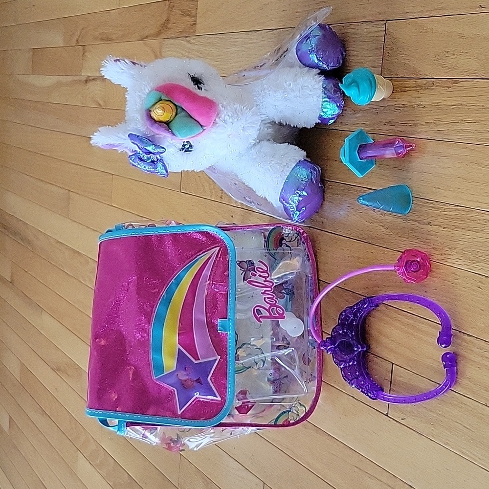 Barbie Unicorn Doctor Set Lights Up